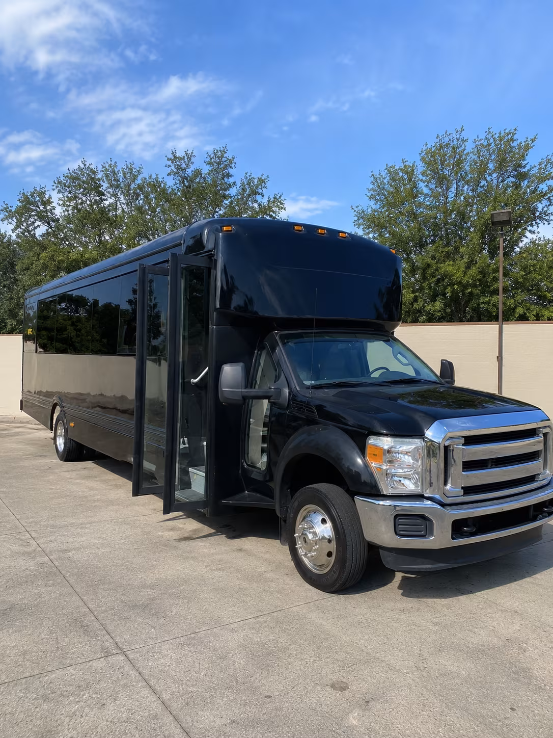 longmont 20 passenger party bus